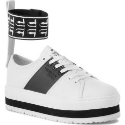 Sneakersy TRUSSARDI JEANS - 79A00317 W601. Białe półbuty damskie Trussardi Jeans, z jeansu. W wyprzedaży za 509,00 zł.