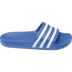 KLAPKI ADILETTE AQUA. Niebieskie kapcie męskie Adidas, z tworzywa sztucznego. Za 79,99 zł.