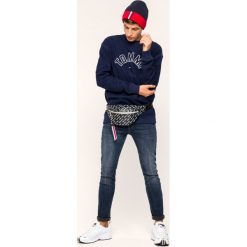 Bluza Tommy Jeans Reversed DM0DM07039. Niebieskie bluzy męskie Tommy Jeans, m, bez wzorów, z jeansu, bez kołnierzyka, bez rękawów, bez kaptura. W wyprzedaży za 219,00 zł.