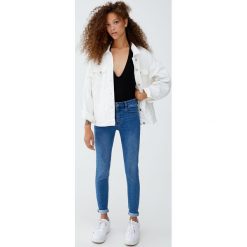 Jeansy comfy fit. Jeansy damskie Pull&Bear. Za 79,90 zł.