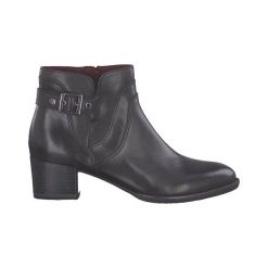 Tamaris Botki czarny female czarny 42. Czarne botki damskie Tamaris, ze skóry, eleganckie, na wysokim obcasie, na obcasie, z paskami. W wyprzedaży za 219,00 zł.