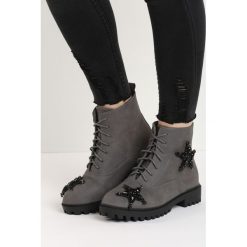 Szare Botki Black Star. Czarne botki damskie saszki marki Born2be, z nubiku, retro, na sznurówki. Za 74,99 zł.