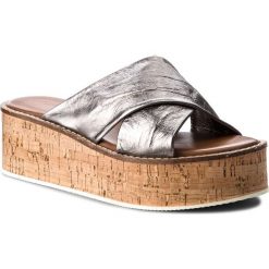 Klapki INUOVO - 8005 Pewter. Szare klapki damskie Inuovo, bez wzorów, ze skóry, bez obcasa. W wyprzedaży za 159,00 zł.