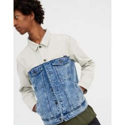 Jeansowa kurtka z kolorowymi panelami. Szare kurtki męskie jeansowe marki Pull&Bear, m, w kolorowe wzory. Za 139,00 zł.