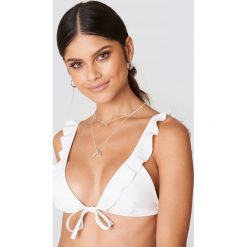 Debiflue x NA-KD Góra bikini z dekoltem V - White. Białe bez kategorii marki Debiflue x NA-KD. Za 91,95 zł.