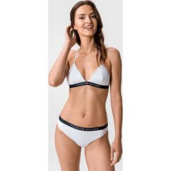Tommy Hilfiger Górna część stroju kąpielowego Biały. Białe stroje kąpielowe damskie TOMMY HILFIGER, l, bez wzorów, z elastanu. Za 206,95 zł.