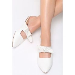 Białe Klapki Water Lily. Białe chodaki damskie Born2be, z materiału, na obcasie. Za 49,99 zł.