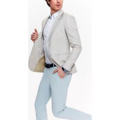 MARYNARKA MĘSKA ZE STRUKTURALNEJ TKANINY. Brązowe marynarki męskie marki Top Secret, m, z tkaniny, eleganckie. W wyprzedaży za 119,99 zł.