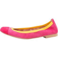Pretty Ballerinas ANGELIS Baleriny ennasy/ bibi. Czerwone baleriny damskie marki Pretty Ballerinas, bez wzorów, ze skóry, bez obcasa. W wyprzedaży za 408,85 zł.