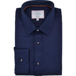 Modna, Atramentowa Koszula Męska VICTORIO, Długi Rękaw, Taliowana, Bawełna KSDWVCTO196. Niebieskie koszule męskie Victorio, m, bez wzorów, z bawełny, eleganckie, bez kołnierzyka, z długim rękawem. Za 119,00 zł.