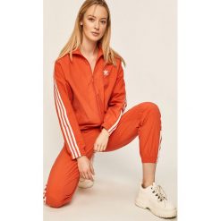 Adidas Originals - Kurtka. Czerwone kurtki damskie s, z poliesteru, krótkie. Za 249,90 zł.