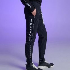 Spodnie slim jogger z kolekcji Whatever - Czarny. Czarne joggery męskie marki Cropp, m. Za 129,99 zł.
