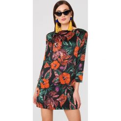 MANGO Sukienka z kwiatowym wzorem - Multicolor. Szare sukienki damskie marki Mango, bez wzorów, z poliesteru, z dekoltem na plecach, bez rękawów. W wyprzedaży za 101,47 zł.