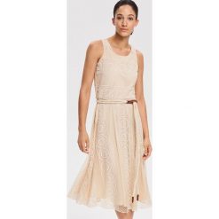 Sukienka w stylu boho - Beżowy. Brązowe sukienki damskie marki Reserved, bez wzorów, boho, bez kołnierzyka, bez rękawów. Za 199,99 zł.