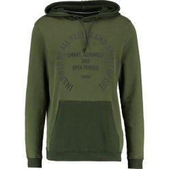 Bluzy męskie: TOM TAILOR DENIM HOODY WITH PRINT Bluza z kapturem woodland green