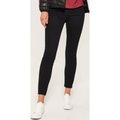 Jeansy push up - Czarny. Czarne jeansy damskie House. Za 79,99 zł.