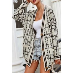 Sweter damski BLESIA. Czarne bluzy damskie Sweter damski BLESIA, uniwersalny, bez wzorów, bez rękawów, bez kaptura. W wyprzedaży za 79,00 zł.