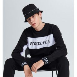 Bluza z napisem - Czarny. Czarne bluzy męskie Cropp, s, z napisami, bez kołnierzyka, bez rękawów, bez kaptura. Za 79,99 zł.