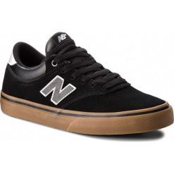 Tenisówki NEW BALANCE - NM255BKG Czarny. Czarne półbuty męskie New Balance, bez wzorów, z zamszu, sportowe, bez zapięcia. W wyprzedaży za 269,00 zł.