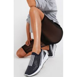 Granatowe Sneakersy Aroapeia. Niebieskie sneakersy damskie Renee. W wyprzedaży za 74,99 zł.