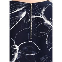 Sukienki hiszpanki: Vince Camuto Plus TIERED RUFFLE FRESCO PETALS DRESS Sukienka letnia night sky