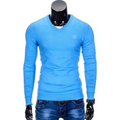 SWETER MĘSKI E74 - BŁĘKITNY. Niebieskie swetry klasyczne męskie marki Ombre Clothing, s, z bawełny, klasyczne, z dekoltem w serek. Za 49,00 zł.