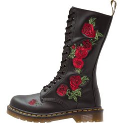 Buty zimowe damskie: Dr. Martens VONDA 14 EYE BOOT Kozaki sznurowane black/rose