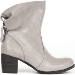 Botki - skóra naturalna - model 497 - kolor szary błyszczący. Szare botki damskie Zapato, ze skóry, bez obcasa, bez zapięcia. W wyprzedaży za 279,30 zł.