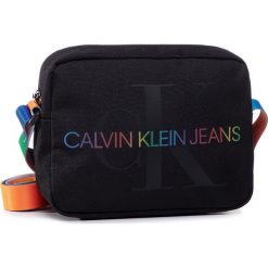 Torebka CALVIN KLEIN JEANS - Camera Bag Pride K60K607387 BDS. Czarne listonoszki damskie Calvin Klein Jeans, bez wzorów, z jeansu, bez dodatków. Za 229,00 zł.