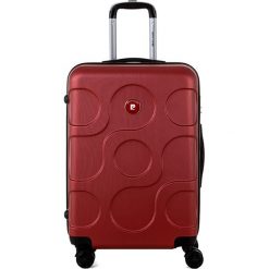 Walizka w kolorze ciemnoczerwonym - 71 l. Czerwone walizki Pierre Cardin, bez wzorów, z materiału. W wyprzedaży za 209,95 zł.