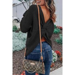Sweter damski TALIKA BLACK. Czarne bluzy damskie Sweter damski TALIKA BLACK, uniwersalny, bez wzorów, bez rękawów, bez kaptura. W wyprzedaży za 59,00 zł.