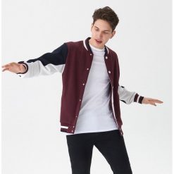 Bluza typu college - Bordowy. Czerwone bluzy męskie House, s, bez wzorów, bez kołnierzyka, bez rękawów, bez kaptura. Za 69,99 zł.