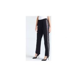Spodnie z lejącego materiału Guess W93B71 K8T00. Spodnie damskie Guess. Za 277,06 zł.