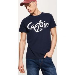T-shirty męskie: T-shirt kapitan – Granatowy