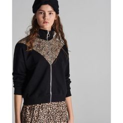 Bluza z lamparcim wzorem - Czarny. Czarne bluzy damskie Sinsay, s, bez wzorów, bez rękawów, bez kaptura. Za 49,99 zł.