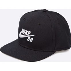 Nike Sportswear - Czapka. Czarne czapki męskie marki Nike Sportswear, z tkaniny. W wyprzedaży za 89,90 zł.