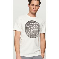 T-shirty męskie: T-shirt z hasłem best is come – Kremowy