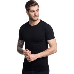 T-shirt ADAMO TSCS000036. Czarne t-shirty męskie Giacomo Conti, m, bez wzorów, z bawełny, bez kołnierzyka. Za 79,00 zł.