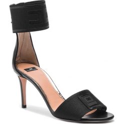 Sandały ELISABETTA FRANCHI - SA-12L-91E2-V380 Nero 110. Czarne klapki damskie marki Elisabetta Franchi, bez wzorów, ze skóry, bez obcasa, na obcasie. Za 1949,00 zł.