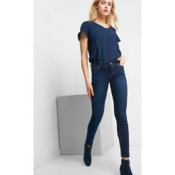 Elastyczne jeansy skinny. Niebieskie boyfriendy damskie Orsay. Za 139,99 zł.