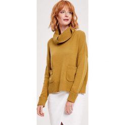 Sweter w kolorze oliwkowym. Zielone swetry damskie ZOCHA, s, z bawełny. W wyprzedaży za 179,95 zł.