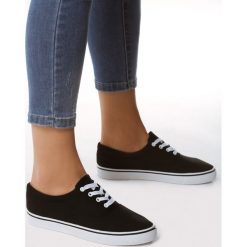 Czarne Tenisówki Incontrovertibly. Czarne trampki i tenisówki damskie Born2be, bez wzorów, na sznurówki. Za 49,99 zł.