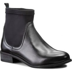 Botki WOJAS - 5641-81 Czarny. Czarne botki damskie na obcasie Wojas, z materiału. W wyprzedaży za 269,00 zł.