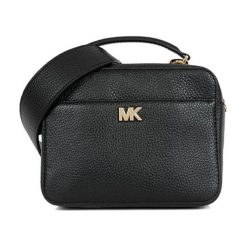 Skórzana torebka w kolorze czarnym - 18 x 14 x 6 cm. Czarne torebki klasyczne damskie Michael Kors Accessoires, w paski, ze skóry, na ramię, z tłoczeniem, bez dodatków. W wyprzedaży za 703,95 zł.
