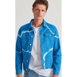 Kurtka z motywem tie-dye - Granatowy. Niebieskie kurtki męskie Reserved, s, bez wzorów, bez kaptura. Za 169,99 zł.