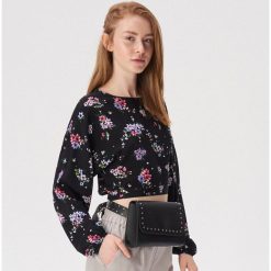 Bluzka z odkrytymi plecami - Czarny. Czarne bluzki damskie Sinsay, s, bez wzorów, bez kołnierzyka, bez rękawów. Za 39,99 zł.