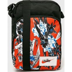 Nike Sportswear - Saszetka. Czarne saszetki damskie Nike Sportswear, bez wzorów, z poliesteru, bez dodatków. W wyprzedaży za 59,90 zł.
