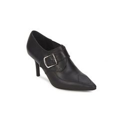 Czółenka Vivienne Westwood WV0001. Czarne czółenka damskie marki Vivienne Westwood, bez wzorów, bez obcasa. Za 1695,20 zł.