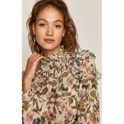 Medicine - Bluzka Boho Breeze. Białe bluzki damskie MEDICINE, s, w kwiaty, z poliesteru, boho, z golfem, z długim rękawem. Za 139,90 zł.