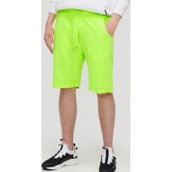 Dresowe szorty basic - Zielony. Zielone spodenki i szorty męskie Cropp, s, bez wzorów, z dresówki. W wyprzedaży za 27,99 zł.